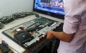 Dịch vụ thay thế màn hình TV giá rẻ tại Quận 7