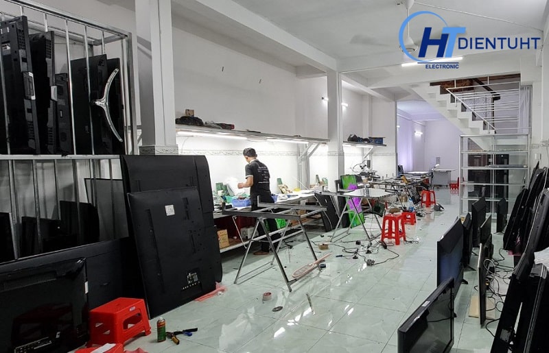 thay-man-hinh-tai-dien-tu-ht-vung-tau-1