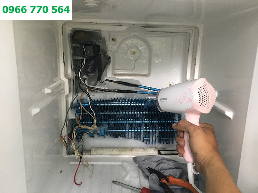 tủ-lạnh-bị-đóng-tuyết-dày